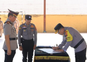 Waka Polres Kompol Hendri Matondang Pimpin Upacara Serah Terima Empat Pejabat Polres Labuhanbatu