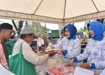 Jalin Hubungan Baik Dengan Masyarakat, Daerah Jalasenastri Armada II Bagikan Sembako, Makanan Gratis  Serta Seragam Kader Posyandu