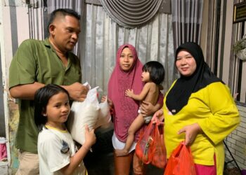 Dr David Luther Lubis dan Keluarga Besar SKH Portibi DNP Berikan Bantuan kepada Warga Kurang Mampu di Kelurahan Sudirejo II