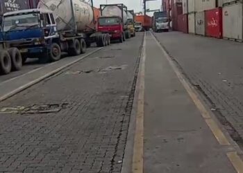 Para Sopir Mengeluh Bongkar Muat Di Terminal Petikemas Internasional Belawan Macat, Diduga Alat Tidak Difungsikan