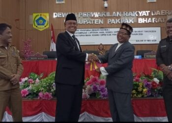 Wakil BupatiPakpak Bharat H. Mutsyuhito Solin, dr, M.Pd  Menghadiri Sidang Paripurna Hasil Reses DPRD