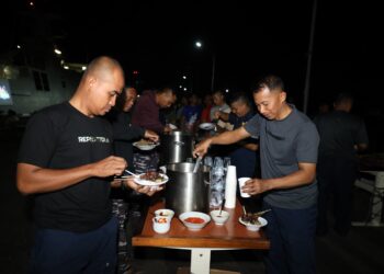 Perayaan Idul Adha Prajurit KRI FKO-368 di Daerah Operasi