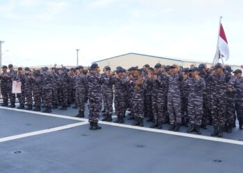 KRI REM-331 Kibarkan Bendera Merah Putih di Guam