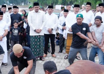 Wali Kota Medan dan Keluarga Kurban Satu Ekor Sapi di Komplek Tasbi I