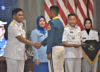 Dinyatakan Lulus Pendidikan, Pangkoarmada II Hadiri Tupdik dan Wisuda Sarjana Taruna AAL Angkatan Ke-69