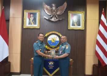 Pangkoarmada II Bagikan 200 Al Qur’an