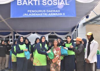Peduli Masyarakat, Jalasenastri Armada II Bagikan 400 Sembako