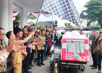 Wakil Wali Kota Medan Bersama Pj Gubernur Sumut Lepas 550 Becak Duta PON 2024