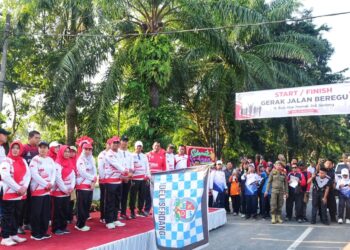 Pj Bupati & Pj Ketua TP PKK Lepas Peserta Gerak Jalan Beregu