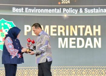 Wali Kota Medan Raih Dua Penghargaan di Ajang CNN Indonesia Awards 2024