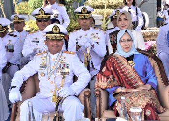 Ketua Daerah Jalasenastri Armada II Hadiri Upacara Peringatan HUT Ke-79 TNI AL Wilayah Surabaya