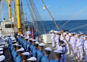 Prajurit KRI Bima Suci Peringati HUT Ke-79 TNI AL