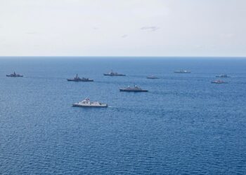 Sinergi Maritim: KRI I Gusti Ngurah Rai-332 Sukses Dalam Latihan Bersama Kakadu 2024