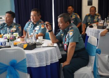 Pangkoarmada II Terima Paparan Penyematan Brevet Hiu Kencana dan Tanda Kehormatan Samkaryanugraha