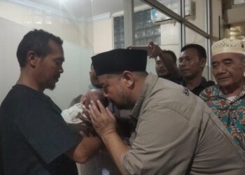 Calon Wakil Bupati Madina, Bantu Biaya Persalinan Ibu Nur Habibah asal Lingga Bayu, Madina