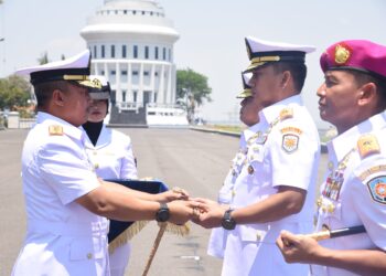 Pangkoarmada II Pimpin Upacara Sertijab Danguskamla Koarmada II dan Komandan Lantamal V Serta Penyerahan Jabatan Dansatfib Koarmada II