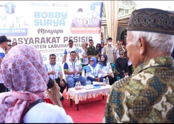 Emak-emak di Pesisir Labuhanbatu Curhat ke Bobby Nasution Soal Jalan Kupak-Kapik