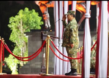 Meskipun Magelang Hujan Deras, Presiden Prabowo Turut bersama Taruna Akmil di Upacara Parade Senja