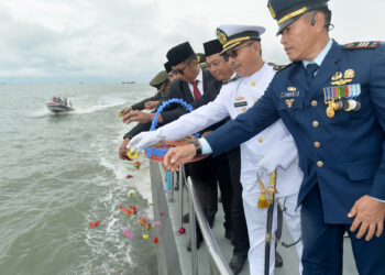 Upacara Tabur Bunga di Perairan Belawan Berlangsung Khidmat