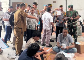 Ketua KPU Medan Bersama Forkopimda dan Bawaslu Tinjau Penyortiran dan Pelipatan Kertas Surat Suara Pilkada 2024