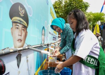 Plt Ketua TP PKK Medan Aksi Cuci Tangan Pakai Sabun Bersama Siswa