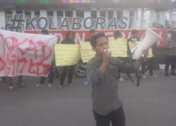 Puluhan Mahasiswa Minta Masinton Pasaribu Segera  Ditangkap 