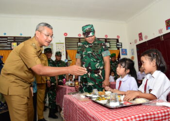 Pj Bupati Dampingi Pangdam I/BB Tinjau Uji Coba Pemberian Makanan Bergizi