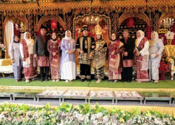 Bupati Madina Gelar Resepsi Pernikahan Anak Pertama