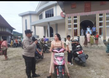 Hari Minggu Ops Keselamatan Toba 2025 Polres Pakpak Bharat Satgas II Preemtif  Sambangi Jemaat Gereja