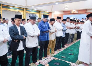 Sholat Tarawih dengan Jajaran Medan Sunggal, Rico Waas : Mari Berdoa dan Satukan Frekuensi Bangun Medan