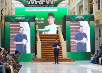 Rico Waas Ingatkan Perancang Busana Tidak Lupakan Akar Budaya Dalam Berkarya