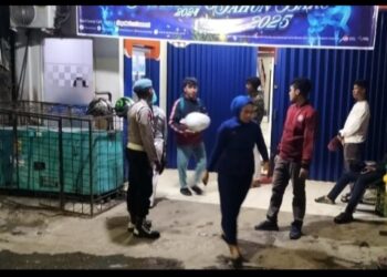 Masyarakat Laksanakan Sholat Tarawih Malam Ketiga Ramadhan 1446 H, Polres Pakpak Bharat Lakukan Patroli