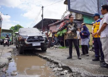 Rusak Parah, Picu Kemacetan, Rico Waas Minta Balai Besar Pelaksanaan Jalan Nasional Perbaiki Jalan Simpang KIM