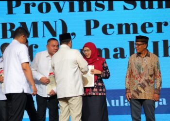 Menteri ATR-BPN Serahkan Langsung Sertifikat Tanah Sena kepada Rektor UINSU