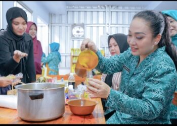 Airin Rico Waas Kunjungi UP2K Jamu Dapoer Niswah di Medan Marelan