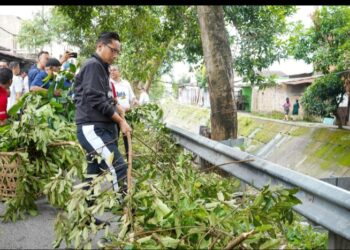 Rico Waas Gotong-Royong Pembersihan Sungai Sei Putih