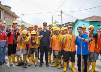 Pimpin Langsung Gotong Royong Warga Kelurahan Tangkahan Medan Labuhan Ucapan Terima Kasih Kepada Rico Waas