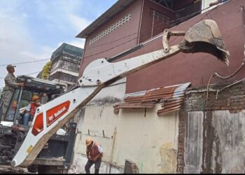 Pemko Medan Bongkar Paksa Dua Bangunan Ilegal di Jalan Bayam