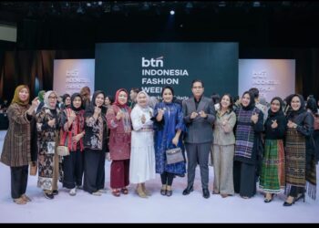 Bersama Desainer Medan, Rico Waas dan Ketua TP PKK Hadiri IFW 2025