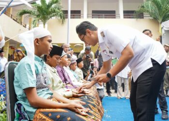 Rico Waas Tepungtawari Peserta Khitanan Massal Kecamatan Medan Barat