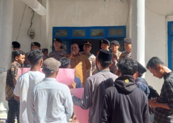 Barisan Muda Mandailing Natal Demo Minta Kadis DLH di Copot 