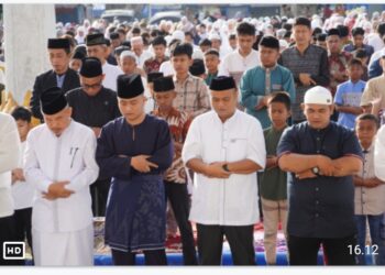 Khidmat, Wali Kota dan Wakil Wali Kota Tanjungbalai Sholat Idul Adha 2025 bersama Ribuan Masyarakat di Alun Alun Sultan Abdul Jalil Rahmadsyah 
