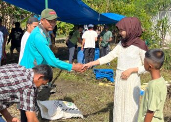 PT Mahana Boston Abadi Kurban 2 Ekor Kambing di Masjid Al Islah Desa Tanjung Selamat