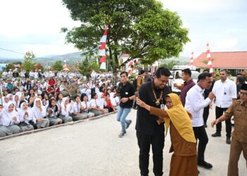 Gubernur Sumut Bobby Nasution Bersama Ketua PKK Kahiyang Ayu Tinjau Fasilitas SMA Negeri 1 Salak