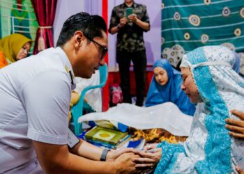 Sampaikan Belasungkawa, Rico Waas Takziah ke Rumah Duka Kepling kelurahan Sei Agul