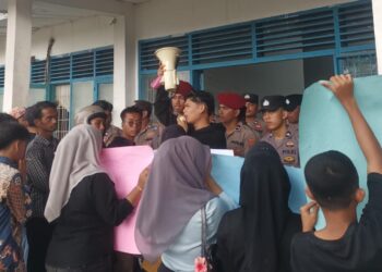 FMI Gelar Aksi Jilid II di Kantor Satpol PP Mandailing Natal 