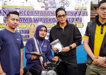 Senam Bersama Masyarakat Kecamatan Medan Kota, Rico Waas : Semoga Membahagiakan Kita Semua 
