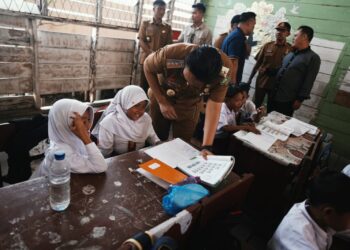 Rico Waas Beri Perhatian Khusus Untuk SD Negri di Kampung Nelayan Belawan