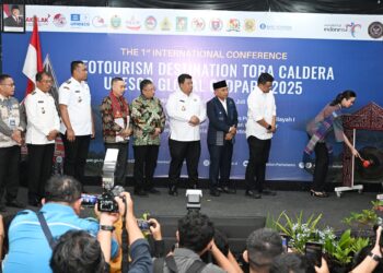 Menpar Buka Konferensi Internasional Pertama Destinasi Geowisata Kaldera Toba Unesco Global Geopark 2025, Gubsu Bobby Ajak Kepala Daerah Samakan Tekad Kelola Danau Toba