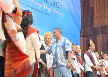 Bakhtiar Sumbang Rp 50 Juta Sibolga Mixed Choir Untuk ikuti Internasional Choir Folk Festival 2025